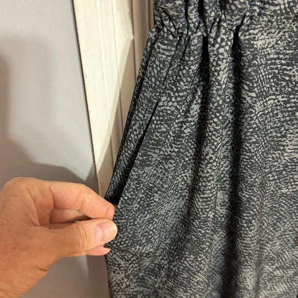 Athleta Topanga Printed Jumpsuit in Viper Black Size: L - Picture 7 of 12